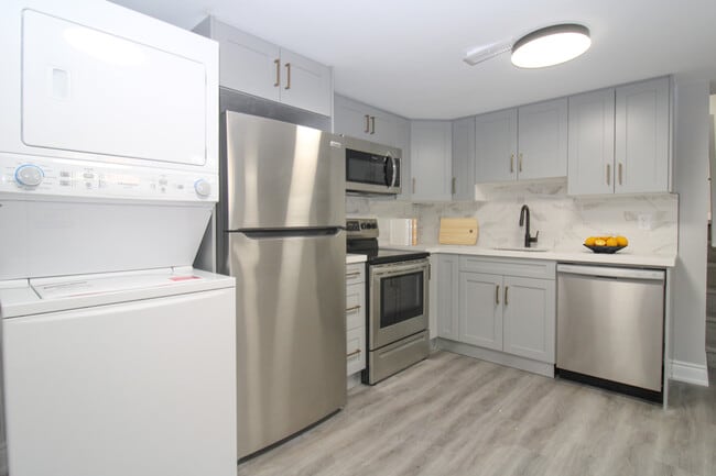 Building Photo - 8 A Springbrook Dr