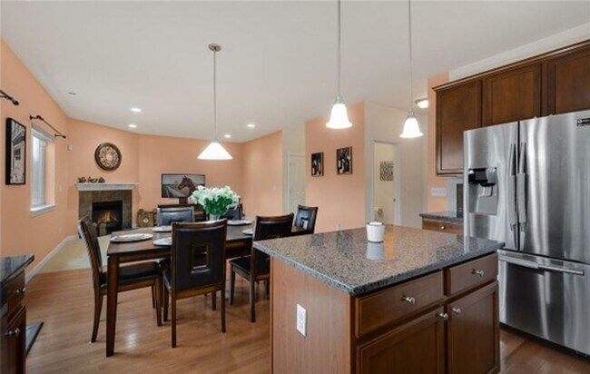 Foto del edificio - North facing 4-bedroom 2.5 bath house in B...