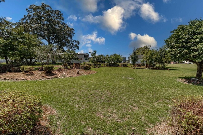 Building Photo - Brick Ranch in Pikeville! Lawn care included!