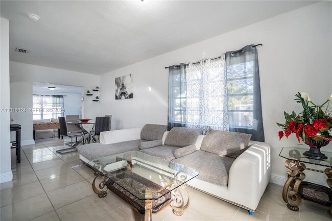 Foto del edificio - 690 E 10th Ave