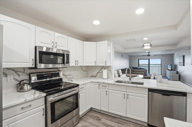 Foto del edificio - 7300 Sun Island Dr S