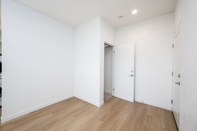 Foto del edificio - 2201-2217 Bonita Ct