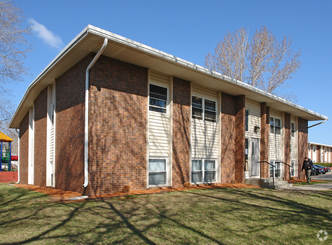 Building Photo - Greenvale Place Apartments