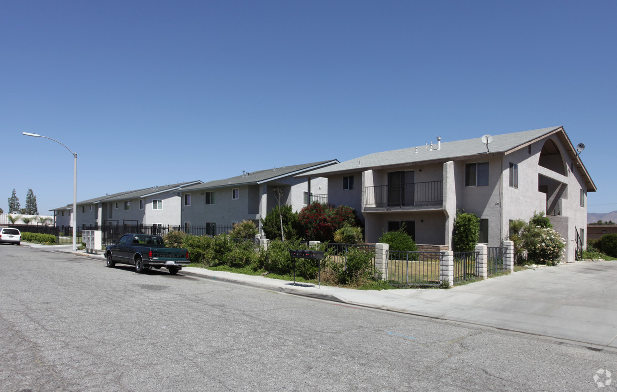 Building Photo - 41932-41980 Orange Blossom Ln