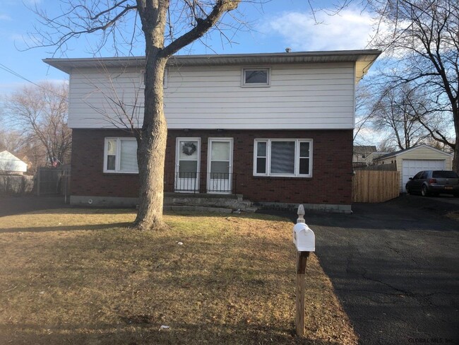 Foto del edificio - 122A Frederick Ave