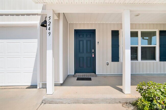 Building Photo - 5249 Peach Dr