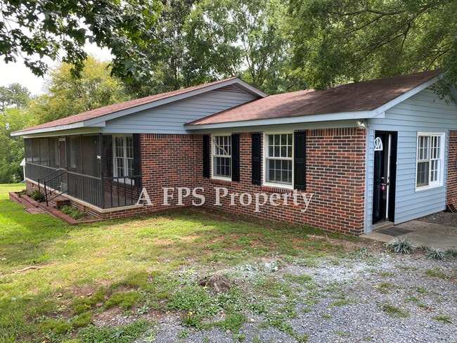 Building Photo - 583 S Holcomb Rd SW