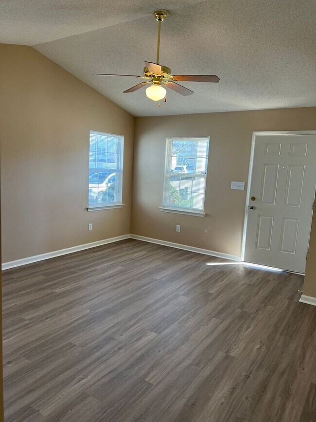 Building Photo - 162 Springwood Ln