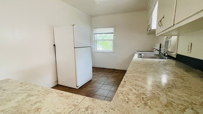 Foto del edificio - Key Investments-1315 N. State St.