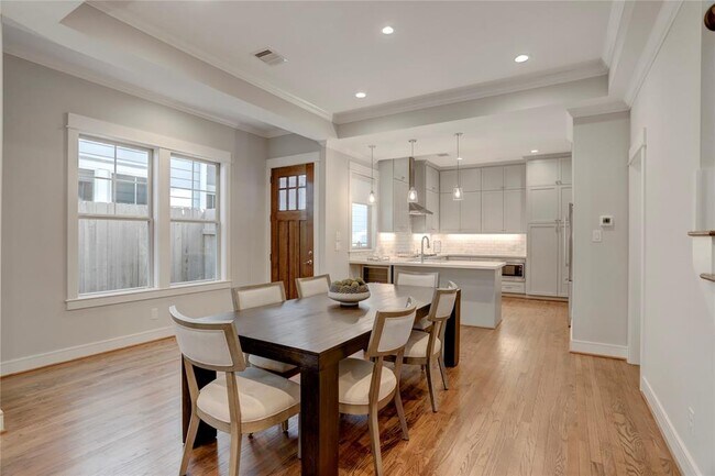 Building Photo - 826 Dorothy St