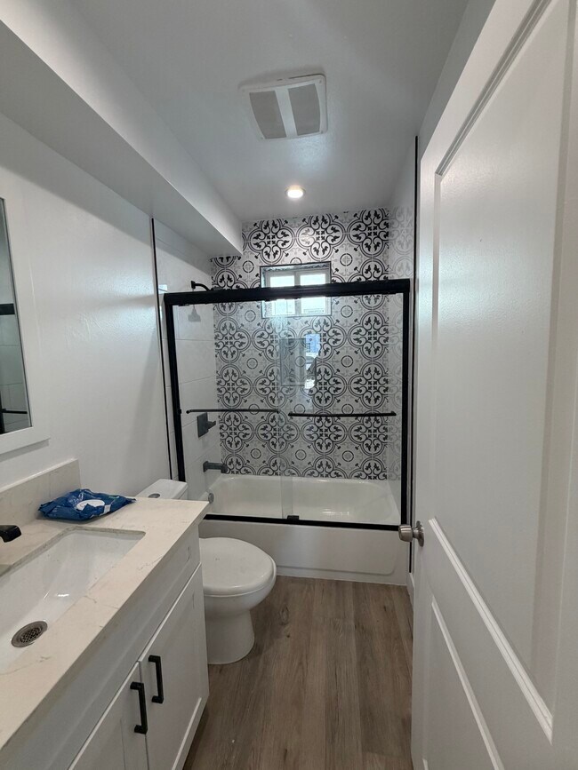 Foto del edificio - 1011 E 25th St
