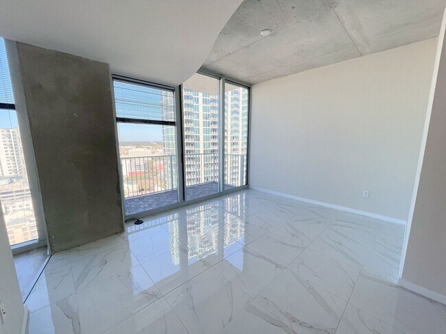 Foto del edificio - Downtown1BR/1BA condo located on 19th floo...