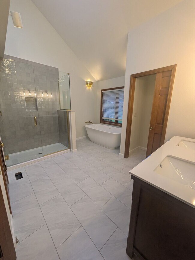 Foto del edificio - Gorgeous 3 Bedroom • 2.5 Bath Home Recently Remodeled and Ready for you!