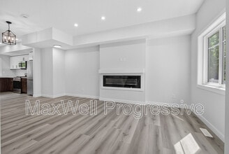 Building Photo - 10821-10112 112 St NW