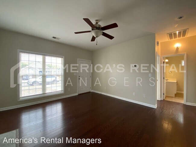 Foto del edificio - 3 br, 3 bath House - 2185 Village Lane