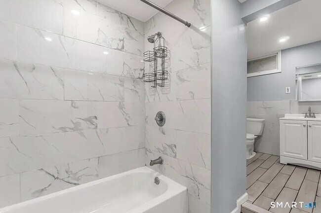 Foto del edificio - 1220 Pembroke St