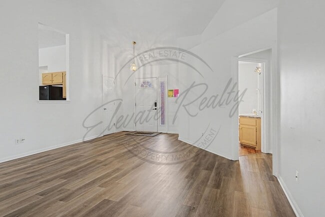 Building Photo - Three Bedroom Brick Home in Hendersonville!