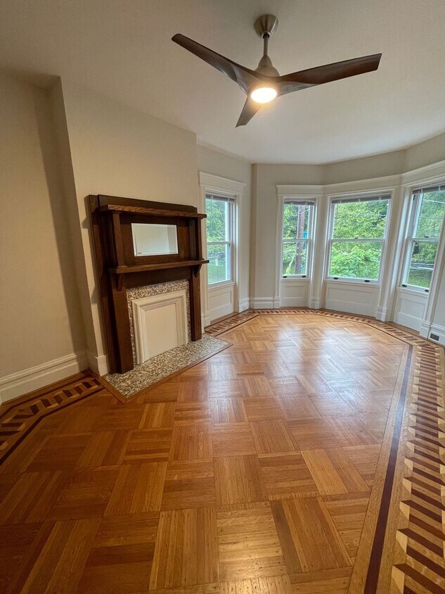 Foto principal - Renovated 3 Bedroom 2 Bathroom House Across From The Park