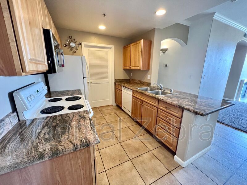 Primary Photo - 1360 Shady Ln