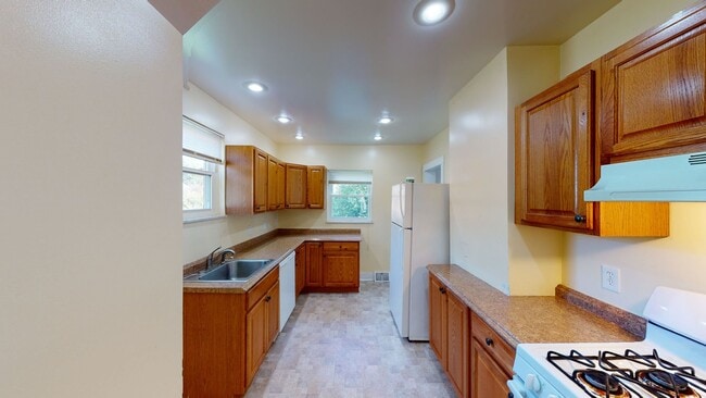 Building Photo - 3013 Glendale Ave