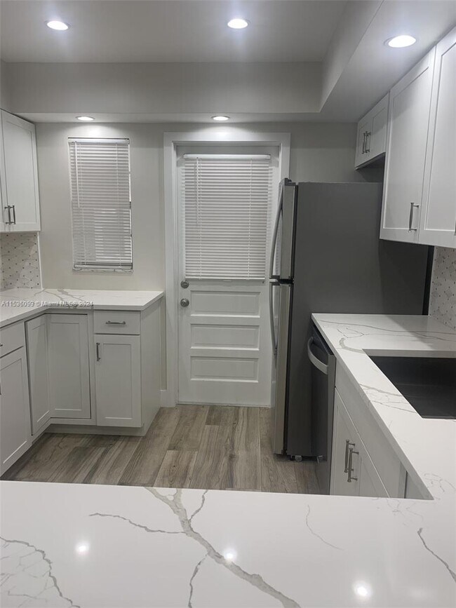 Foto del edificio - 8141 SW 24th Ct