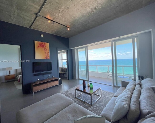 Building Photo - 5601 Collins Ave