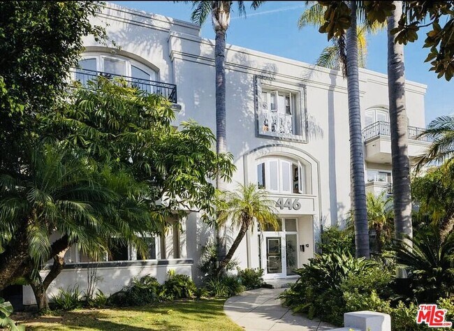 Foto del edificio - 446 San Vicente Blvd