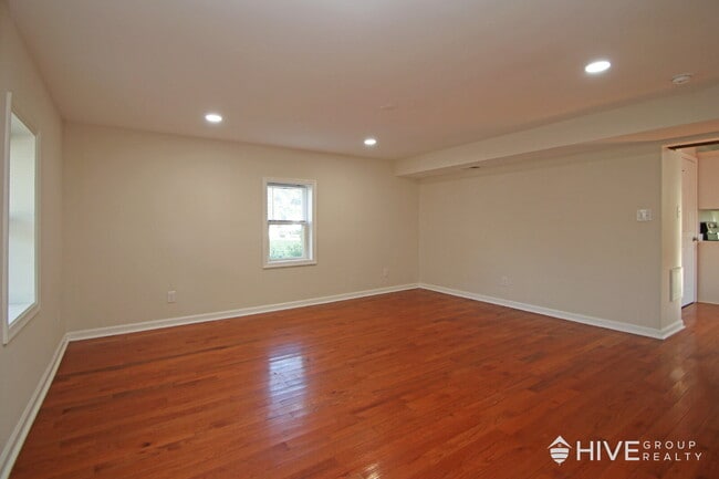 Building Photo - Fully Remodeled Home with Detached Garage ...