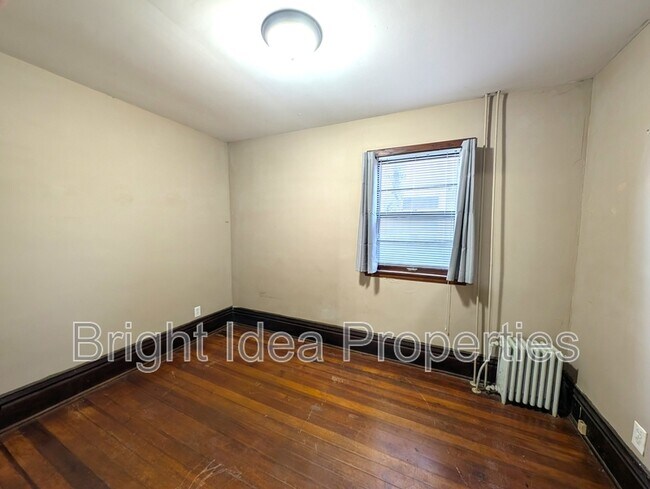 Foto del edificio - 869 Geranium Ave E