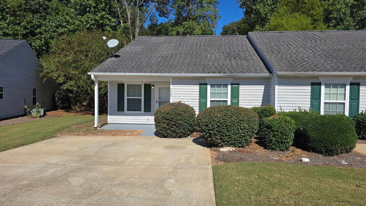 Foto principal - 1731 Summerwoods Ln