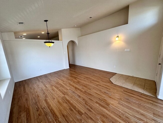 Building Photo - 4 Bedroom 2 Bathroom 2 Car Garage located ...