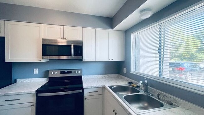 Building Photo - 202 Eden Ln