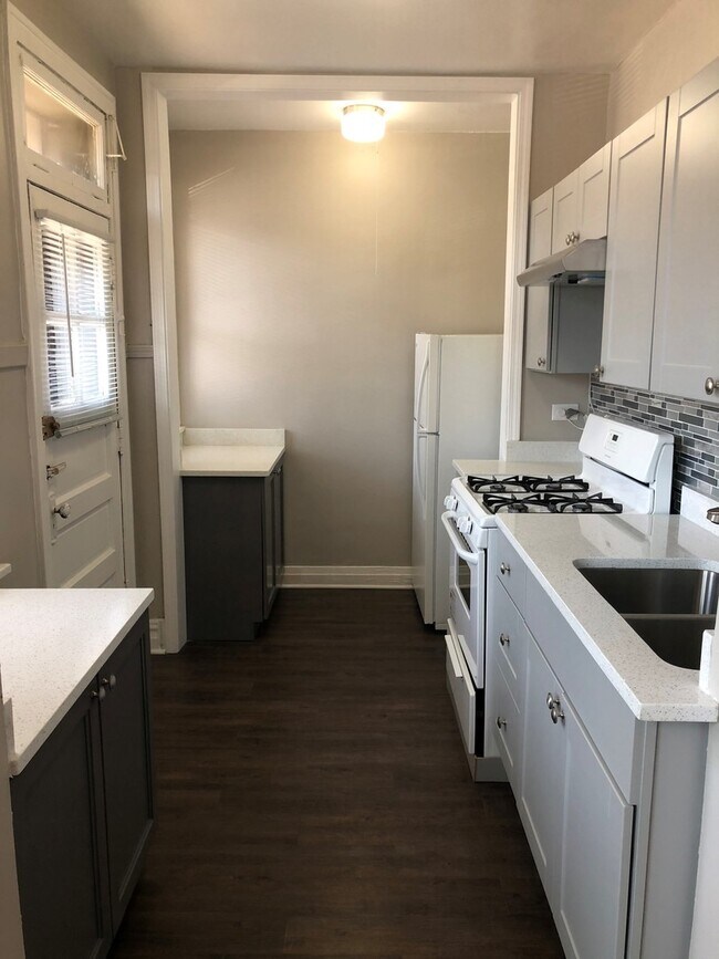 Building Photo - 434 S Maple Ave