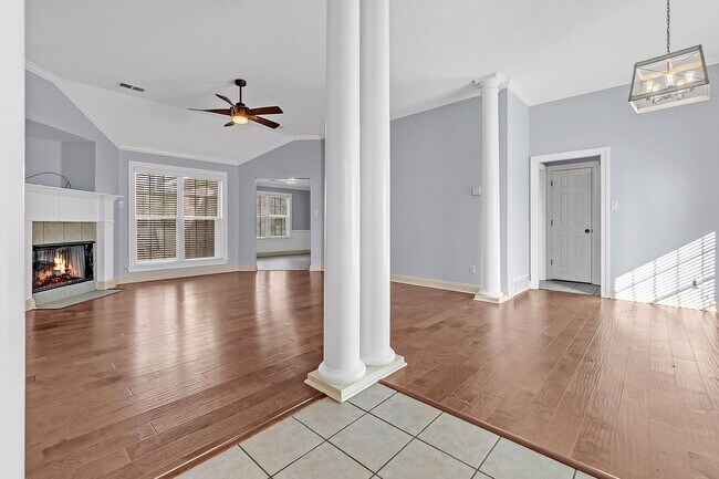 Foto del edificio - Charming Arlington Home with Modern Upgrades