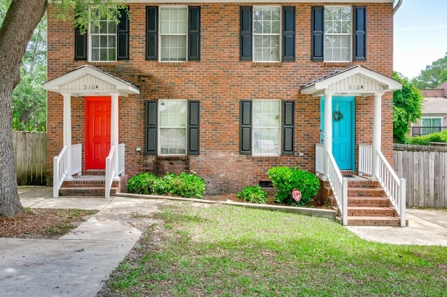 Building Photo - Quiet Neighborhood in a Conveniently Locat...