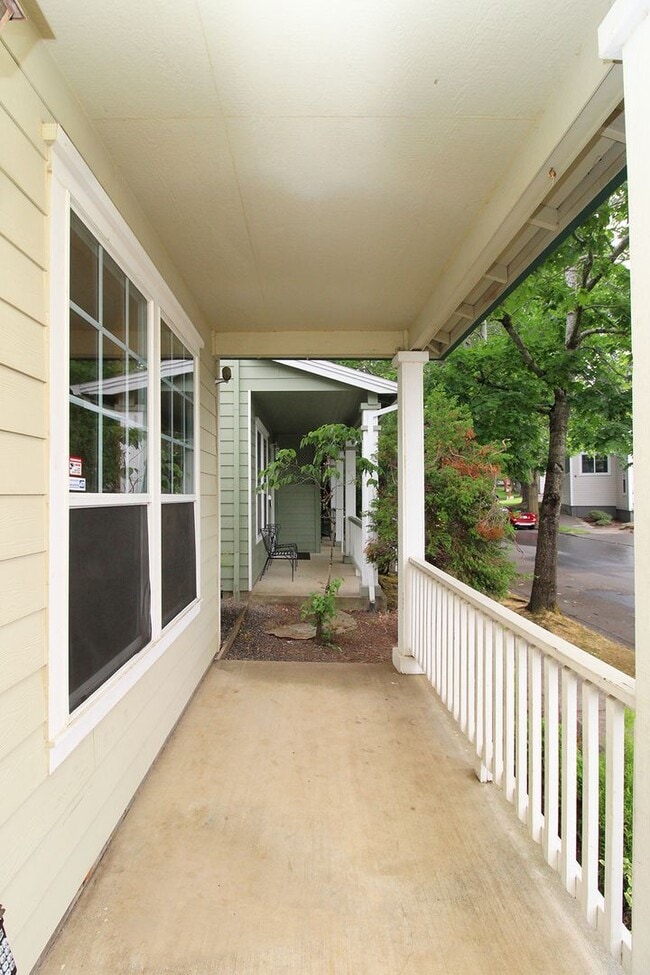 Building Photo - 22032 NE Chinook Way