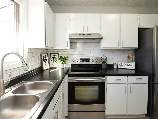 Foto del edificio - 5024 Southwood Cir