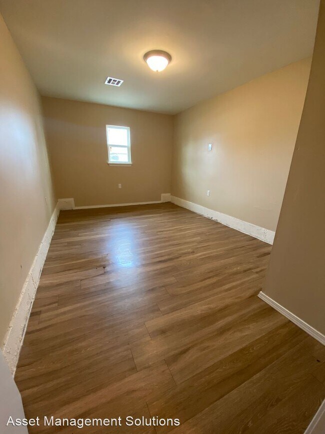 Foto del edificio - 3 br, 1 bath House - 1332 Regent St.