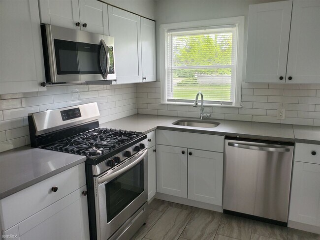 Foto del edificio - 3 br, 1 bath House - 6627 State Road 31