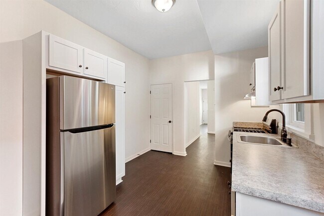 Building Photo - Coming Soon 4-Bedrooms 1.5 Bath Home - Yor...