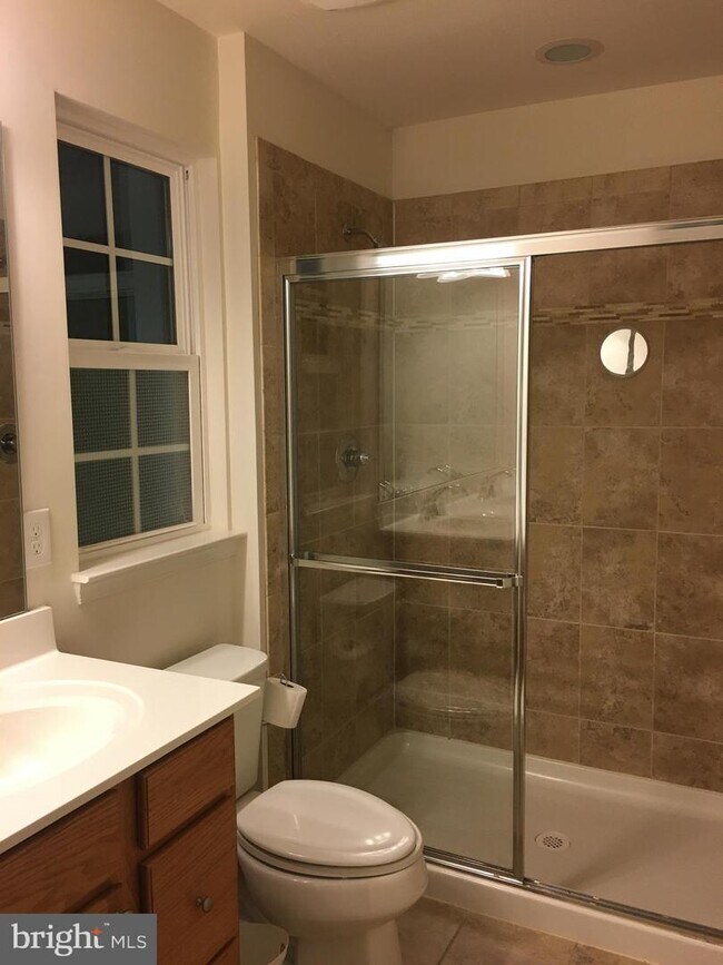 Building Photo - 1220 Carrick Ct
