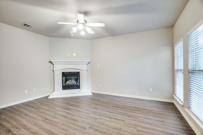 Foto del edificio - Sophisticated Townhome Ready to Move In!