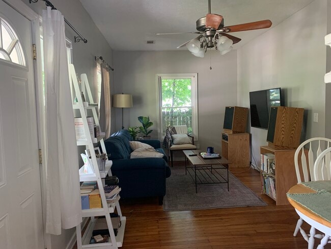 Living room - 168 Clifton St SE