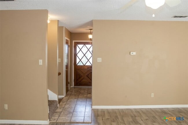 Building Photo - 632 Manning Dr