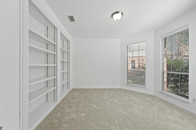 Foto del edificio - 26422 Creston Woods Dr