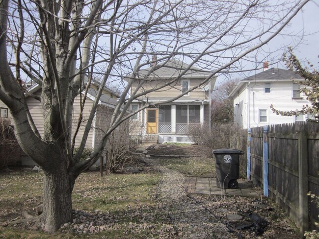 Foto del edificio - 1215 Sinclair Street - Three Bedroom Two S...