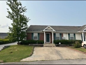 Building Photo - 218 Sassafras Ln