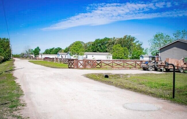 Foto del edificio - 1566 County Rd 610