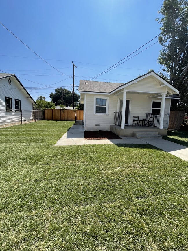 Césped cercado - 3036 Lemon St