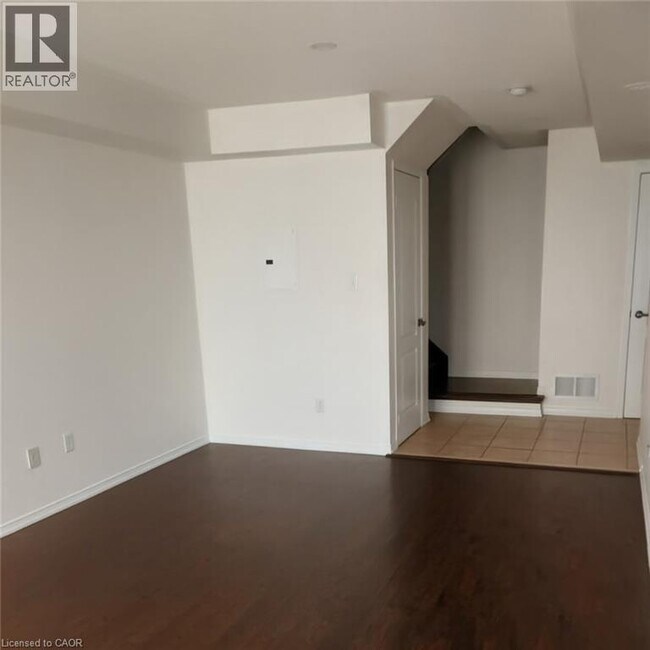 Building Photo - 2579 SIXTH Line Unit# 8